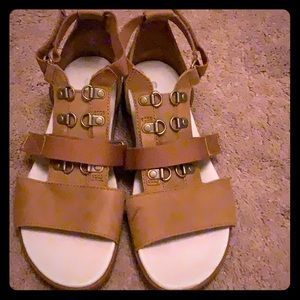 Sorel Sz 9 sandals NWT